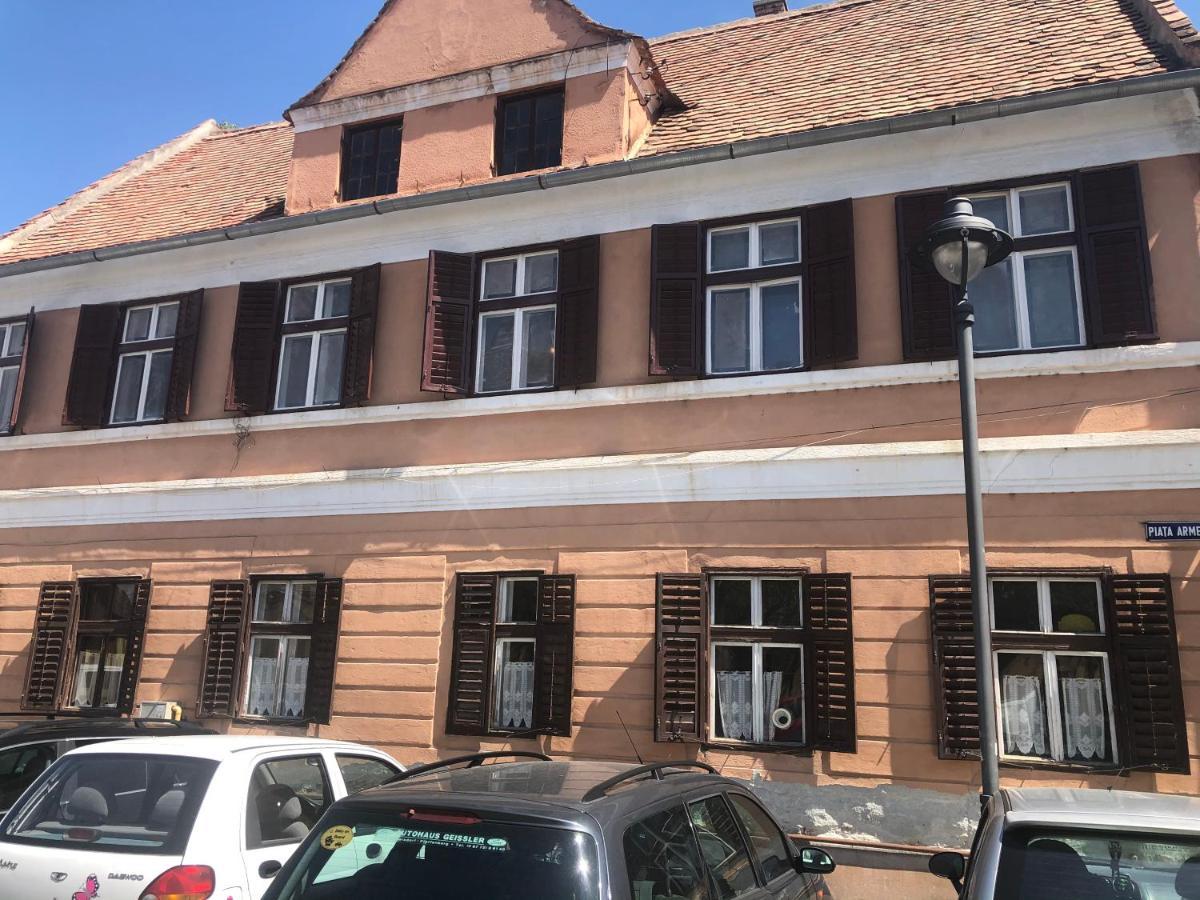 Residence Piata Armelor Sibiu Luaran gambar
