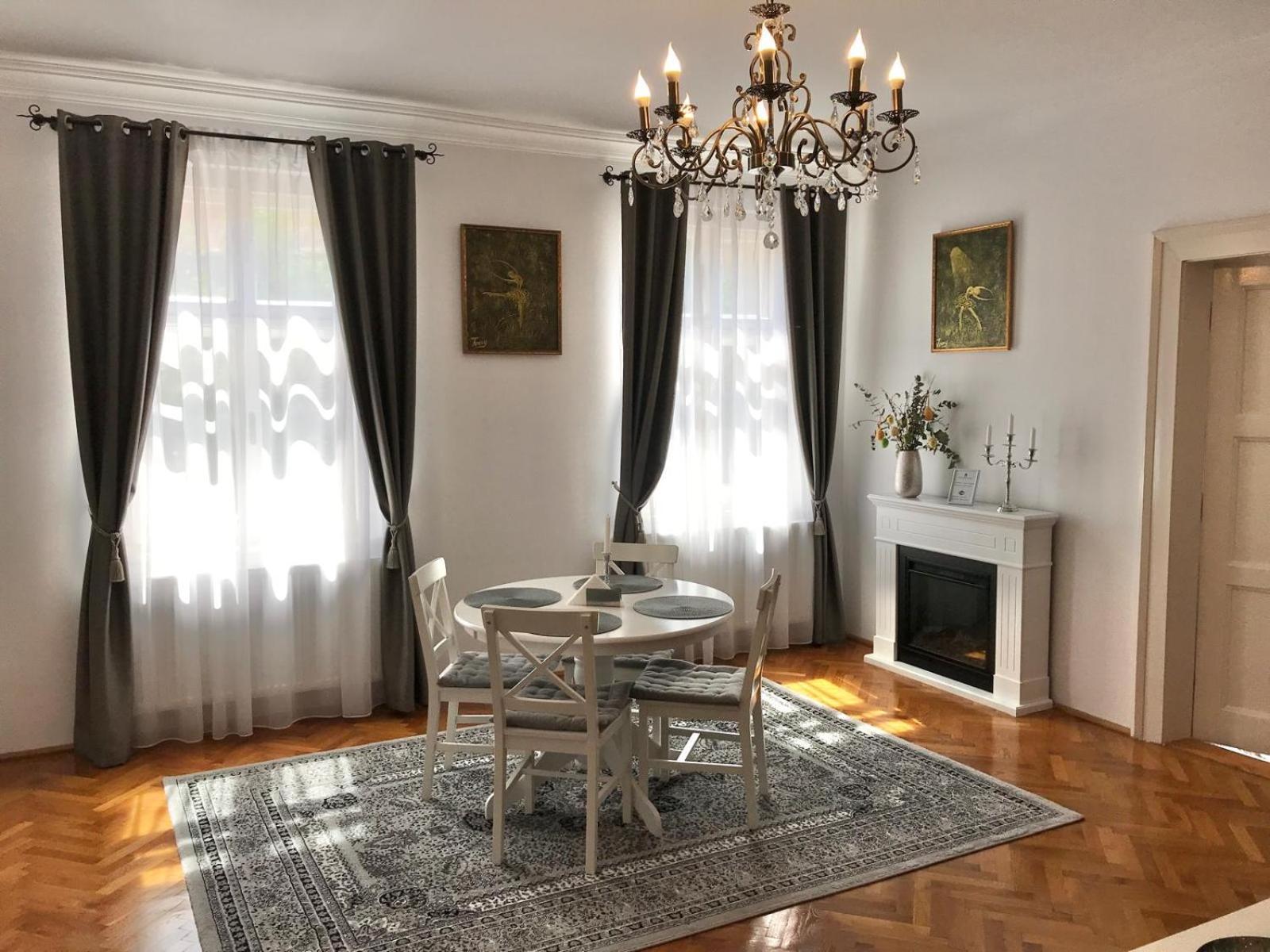 Residence Piata Armelor Sibiu Luaran gambar