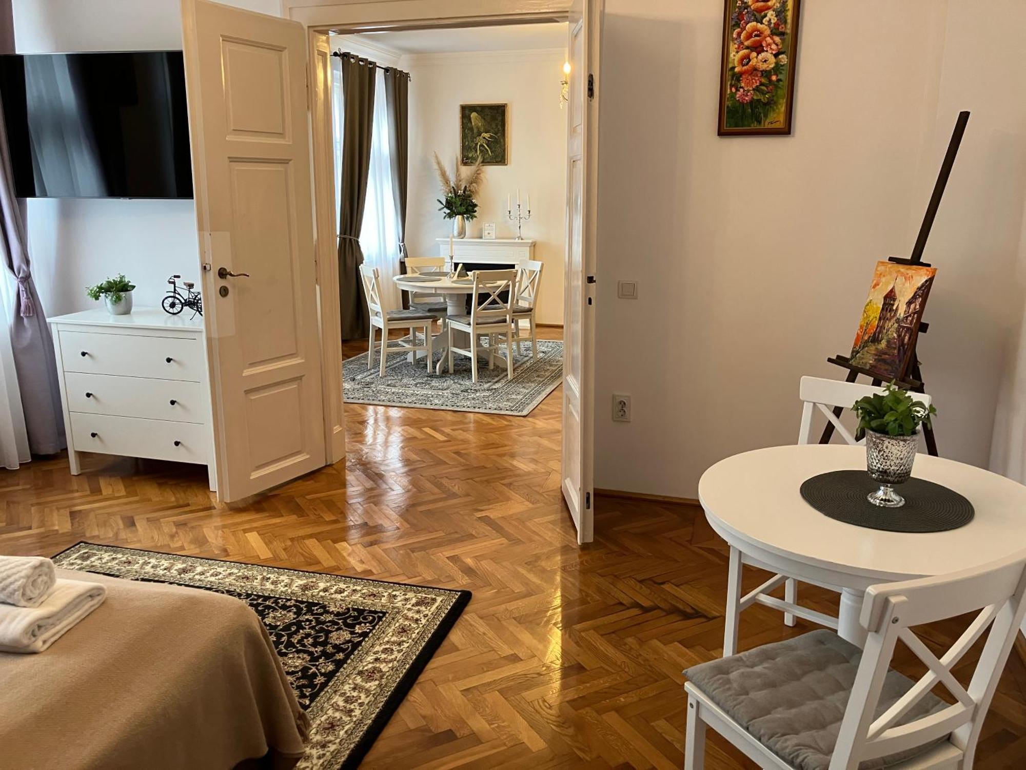 Residence Piata Armelor Sibiu Luaran gambar