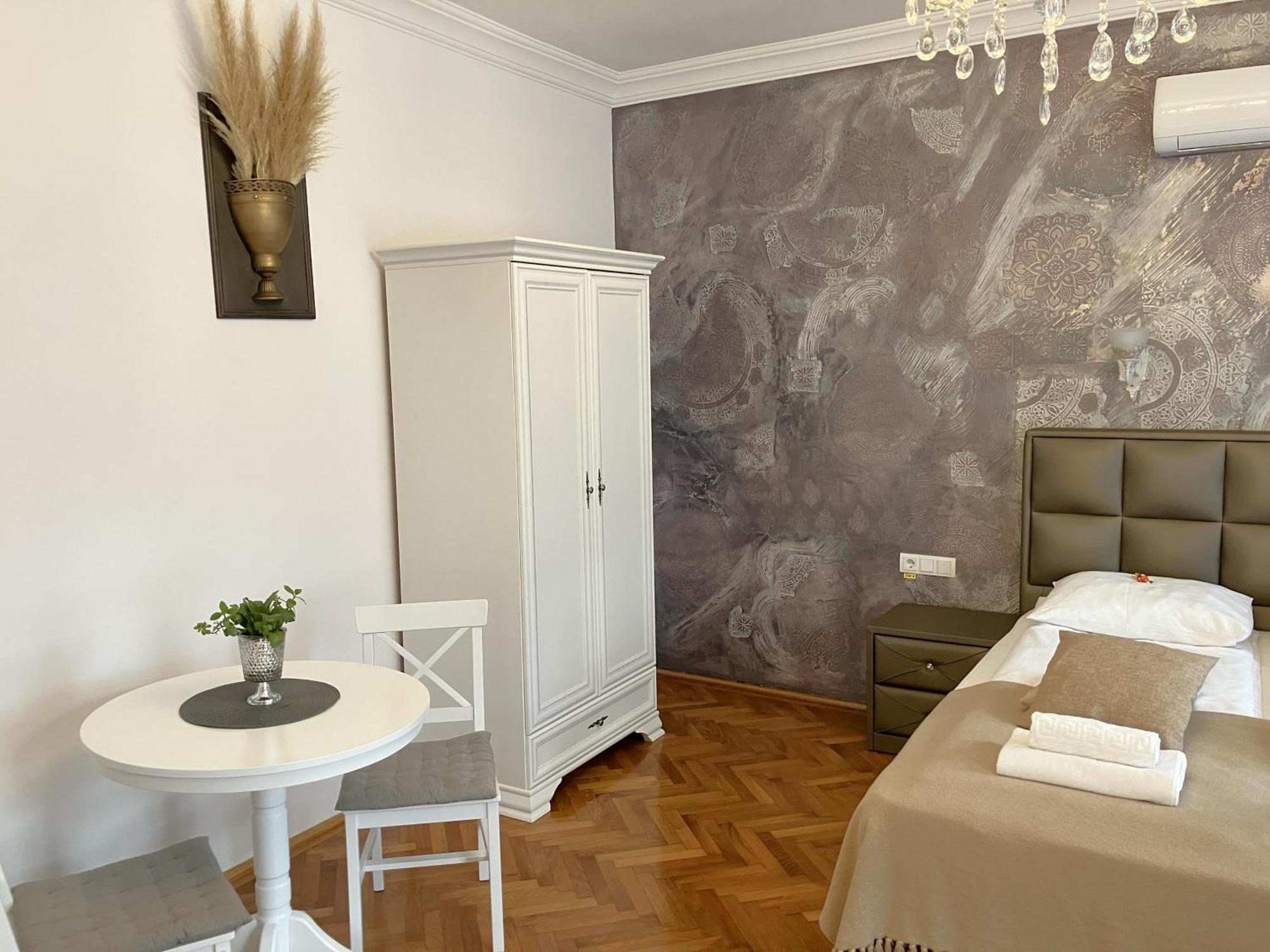 Residence Piata Armelor Sibiu Luaran gambar